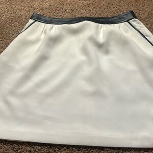 Banana republic size 8 skirt. With pockets that are still sewn.